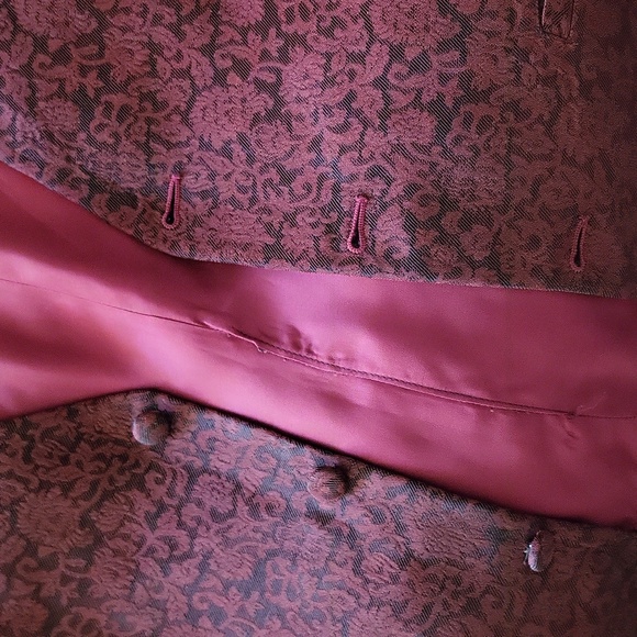 Vintage Jacquard Top Vest in Burgundy - Picture 7 of 8